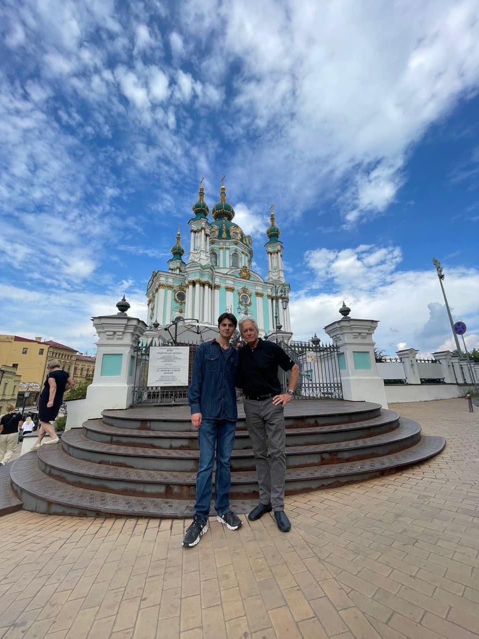 Звезда 'Основного инстинкта' Майкл Дуглас неожиданно приехал в Украину Звезда 'Основного инстинкта' Майкл Дуглас неожиданно приехал в Украину
