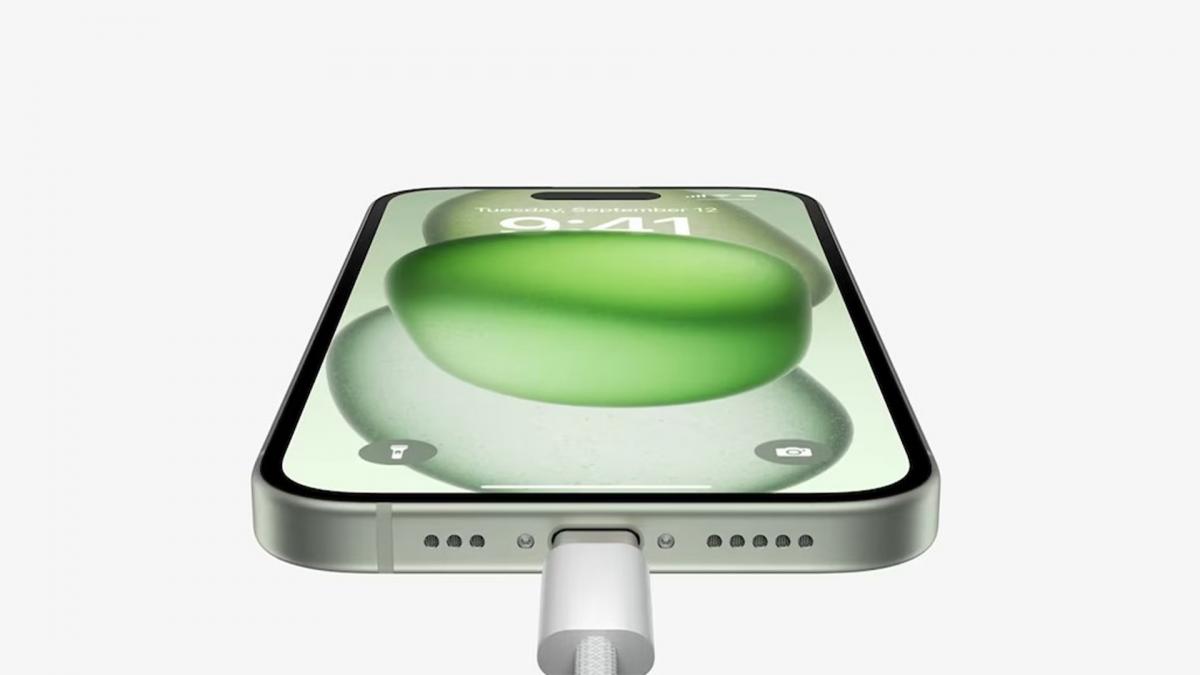 Усі моделі iPhone 16 заряджатимуться набагато швидше iPhone 15 / фото Apple Усі моделі iPhone 16 заряджатимуться набагато швидше iPhone 15 / фото Apple