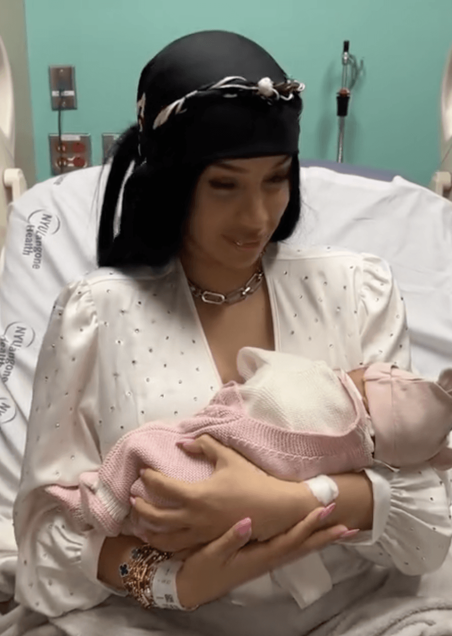 Cardi B с дочерью / Скриншот Instagram Cardi B с дочерью / Скриншот Instagram