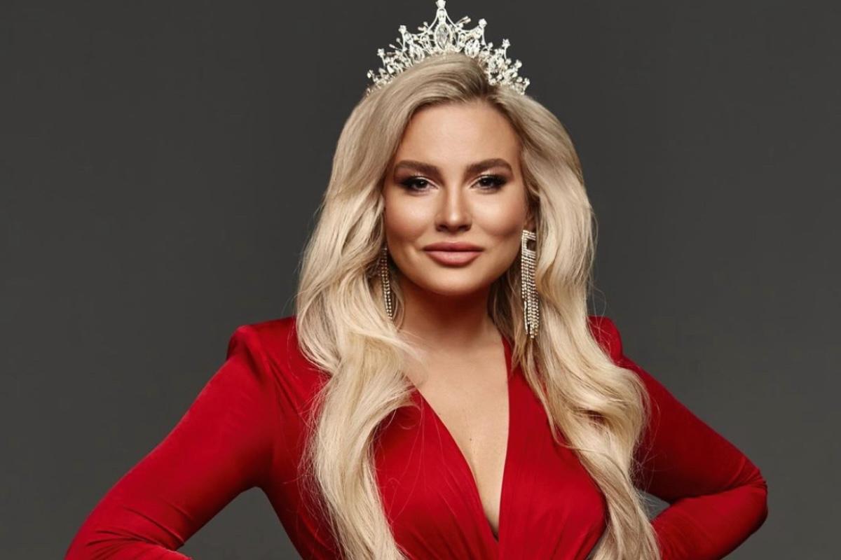 Марианна Кох-Зорова выбрала для участия в конкурсе платье в сине-желтых оттенках / Скриншот Instagram Марианна Кох-Зорова выбрала для участия в конкурсе платье в сине-желтых оттенках / Скриншот Instagram