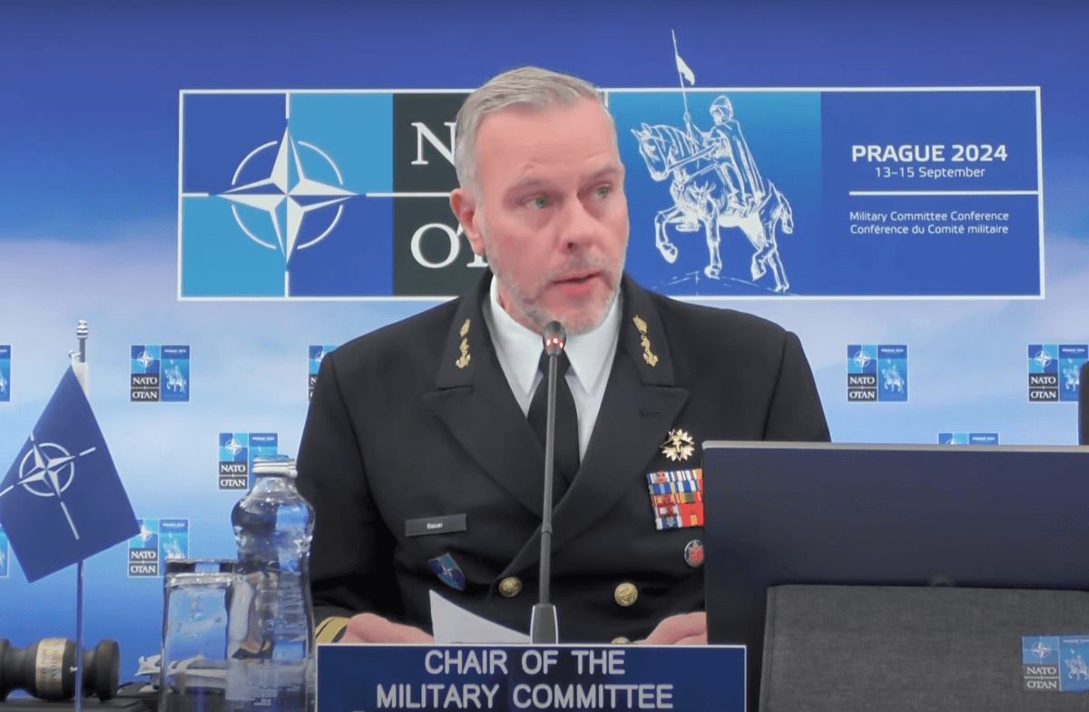 Голова Військового комітету НАТО адмірал Роб Бауер зробив заяву щодо відносин між Альянсом та РФ / скріншот Голова Військового комітету НАТО адмірал Роб Бауер зробив заяву щодо відносин між Альянсом та РФ / скріншот