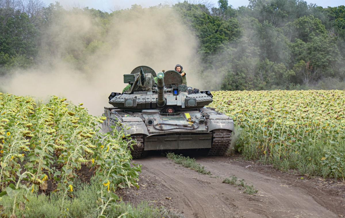 Крім того, українські війська уразили понтонний міст, яким користувалися ворожі війська / фото Генштаб ЗСУ Крім того, українські війська уразили понтонний міст, яким користувалися ворожі війська / фото Генштаб ЗСУ