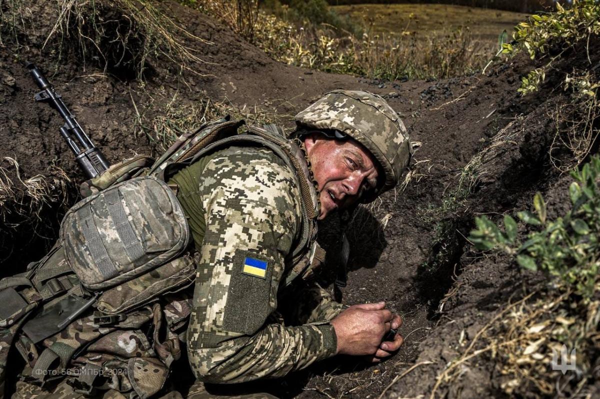 Бійці ЗСУ вказують на неякісні фортифікаційні укріплення біля Гірника та Покровська / фото 56 окрема мотопіхотна Маріупольська бригада Бійці ЗСУ вказують на неякісні фортифікаційні укріплення біля Гірника та Покровська / фото 56 окрема мотопіхотна Маріупольська бригада