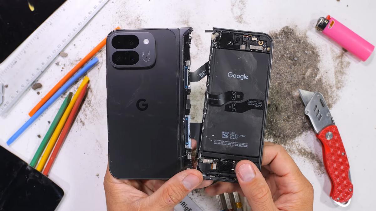 Pixel Pro 9 Fold имеет те же недостатки, что и первый складной смартфон Google / Скриншот с видео Pixel Pro 9 Fold имеет те же недостатки, что и первый складной смартфон Google / Скриншот с видео
