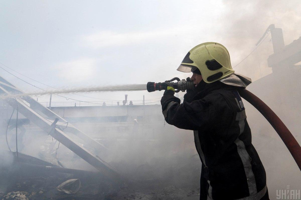 Внаслідок атаки постраждали четверо рятувальників та двоє цивільних чоловіків / фото УНІАН Внаслідок атаки постраждали четверо рятувальників та двоє цивільних чоловіків / фото УНІАН