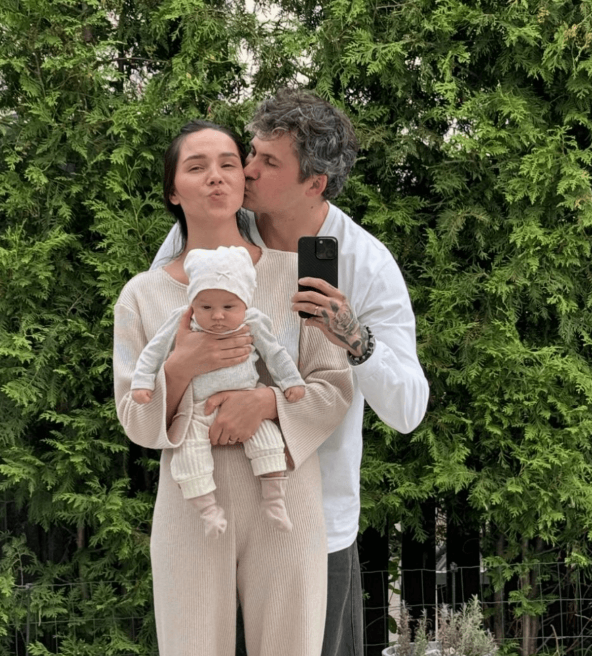 Женя Кот з дружиною та донькою / Скріншот Instagram Женя Кот з дружиною та донькою / Скріншот Instagram