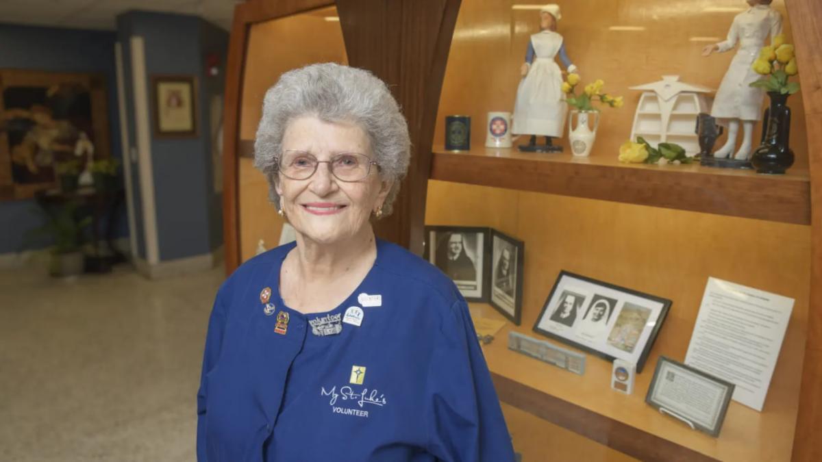97-летняя женщина почти всю жизнь работает в одной больнице: вот ее секрет счастливой карьеры 97-летняя женщина почти всю жизнь работает в одной больнице: вот ее секрет счастливой карьеры