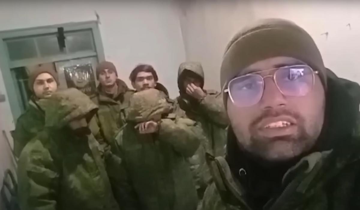 Индийцы, оказавшиеся в ВС РФ, просят их спасти / скриншот Индийцы, оказавшиеся в ВС РФ, просят их спасти / скриншот