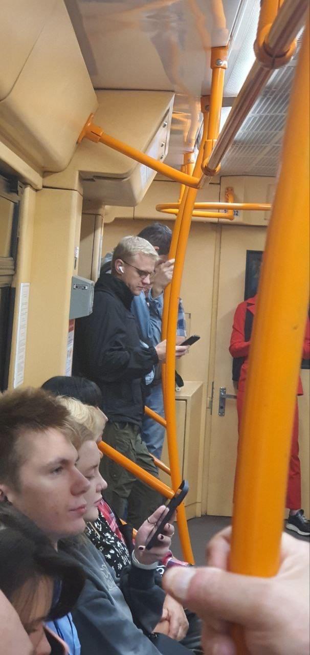 Антикорупціонер Шабунін через скандал із джипом для ЗСУ пересів на метро, - ЗМІ Антикорупціонер Шабунін через скандал із джипом для ЗСУ пересів на метро, - ЗМІ