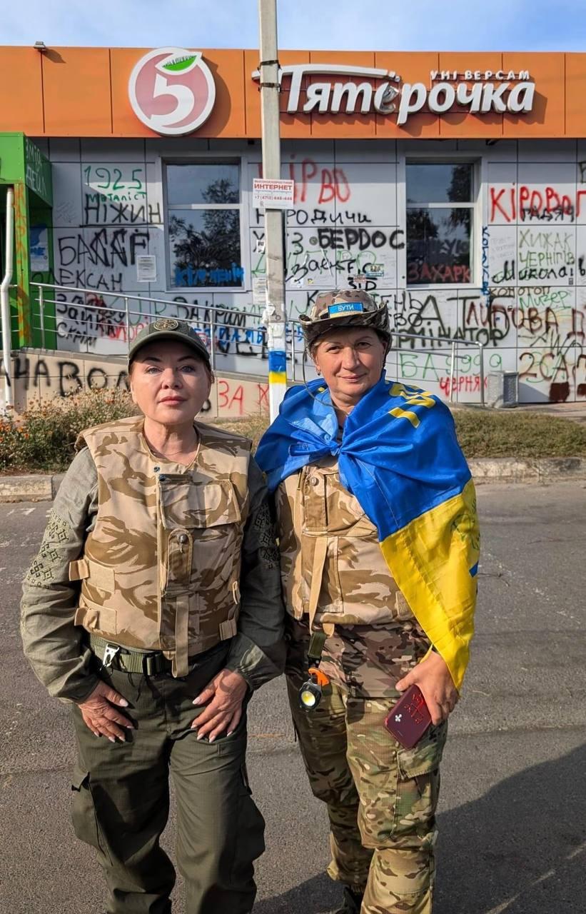 Оксана Білозір з українською військовою / фото фейсбук Оксани Білозір Оксана Білозір з українською військовою / фото фейсбук Оксани Білозір