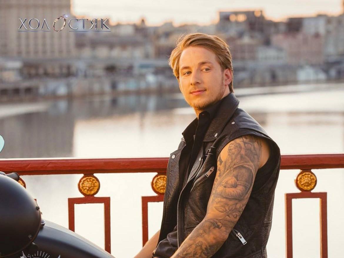Олександр Терен поділився враженнями від зйомок в проєкті "Холостяк" / фото інстаграм СТБ Олександр Терен поділився враженнями від зйомок в проєкті "Холостяк" / фото інстаграм СТБ