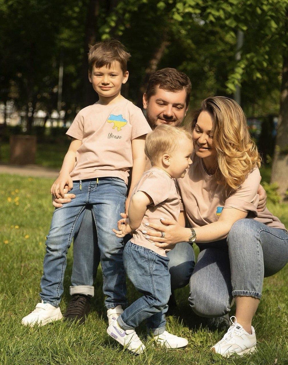 Анна з екс-чоловіком та синами / фото інстаграм Анни Саліванчук Анна з екс-чоловіком та синами / фото інстаграм Анни Саліванчук