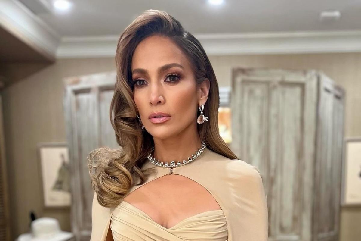 Лопес вперше за довгий час показала своїх 18-річних дітей: який вигляд вони мають (відео)