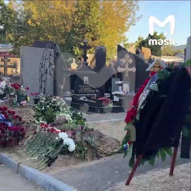 В России осквернили могилу путиниста Маслякова (фото) В России осквернили могилу путиниста Маслякова (фото)