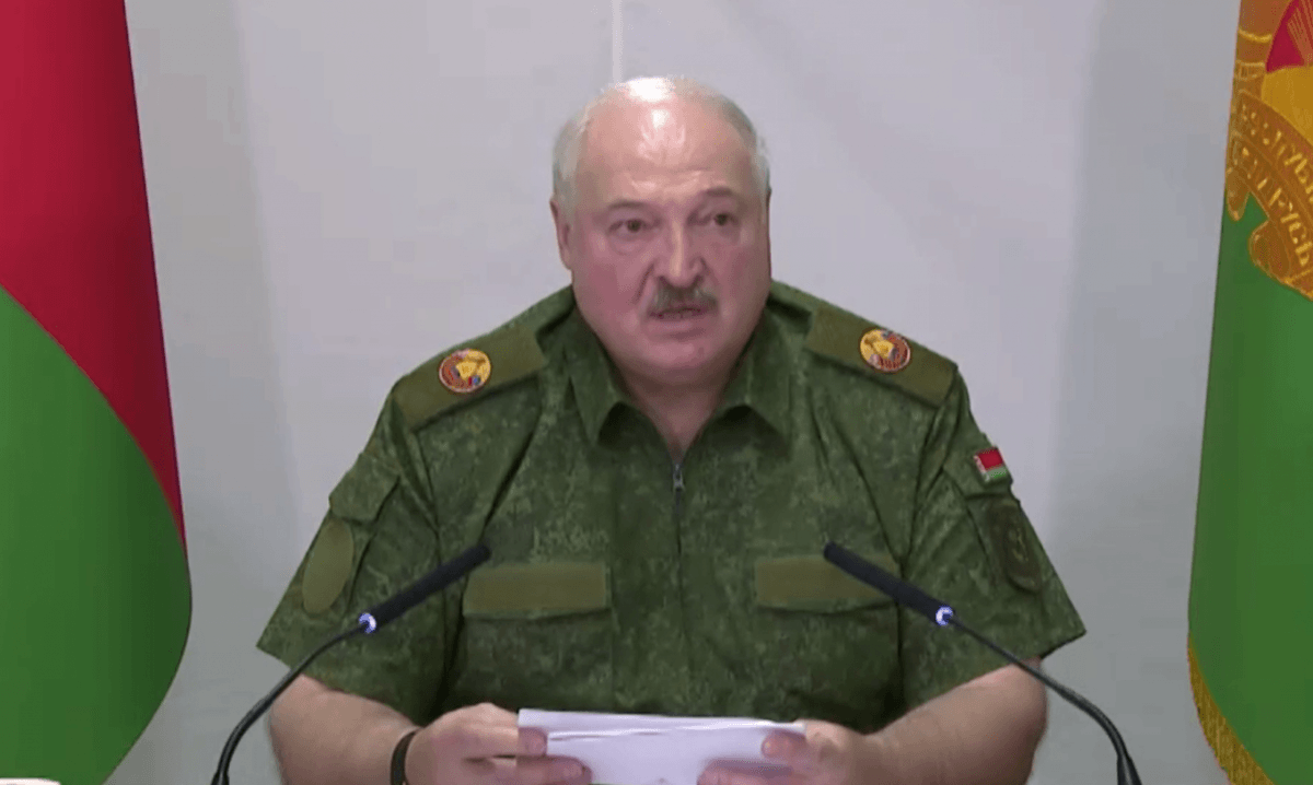 Беларусь не собирается воевать: аналитик объяснил, где Лукашенко ищет спасения от России