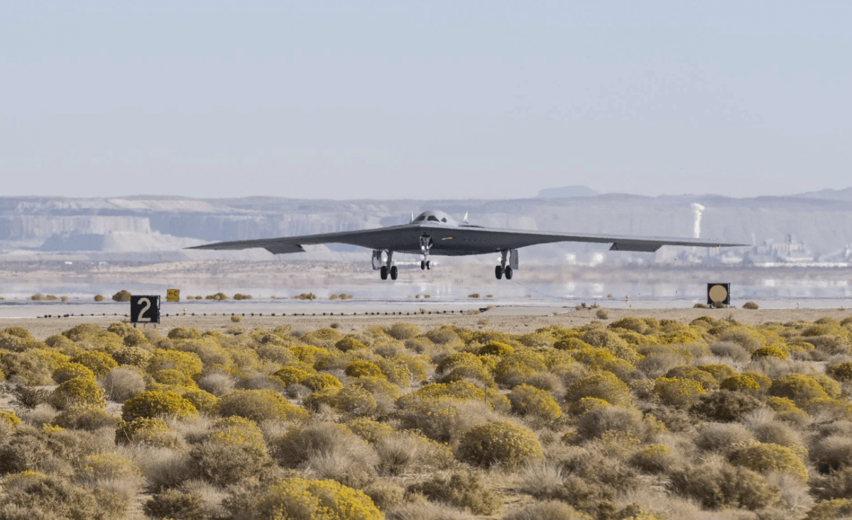 Видимы ли B-2 спутникам в космосе / фото US DoD Видимы ли B-2 спутникам в космосе / фото US DoD