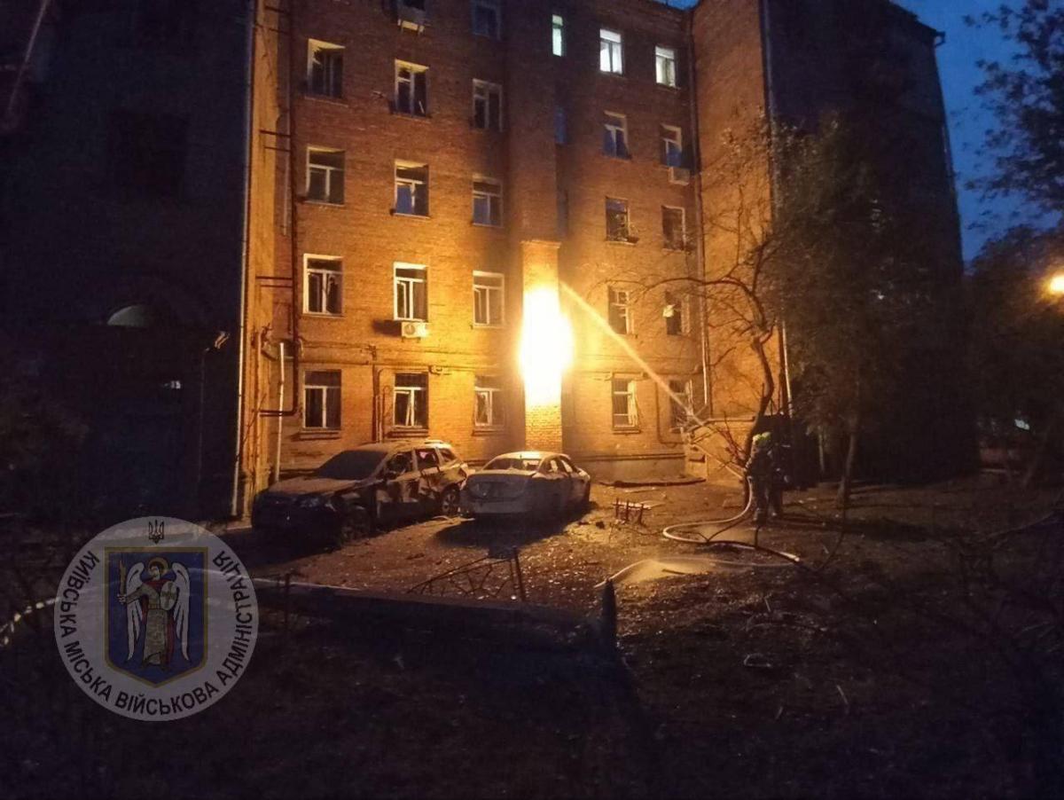 На місці вже працює Київгаз / фото КГВА На місці вже працює Київгаз / фото КГВА