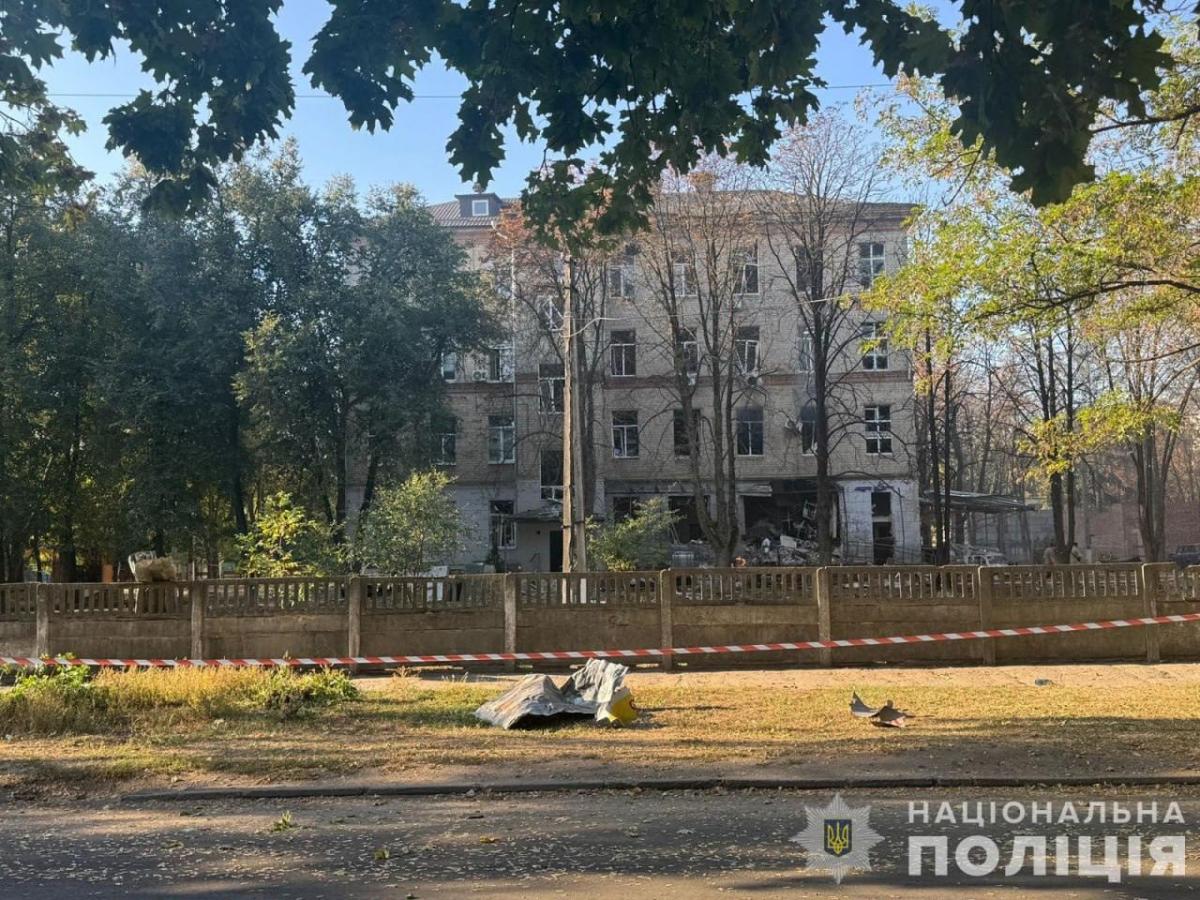 Росіяни атакували лікарню у Сумах / фото ГУНП Росіяни атакували лікарню у Сумах / фото ГУНП
