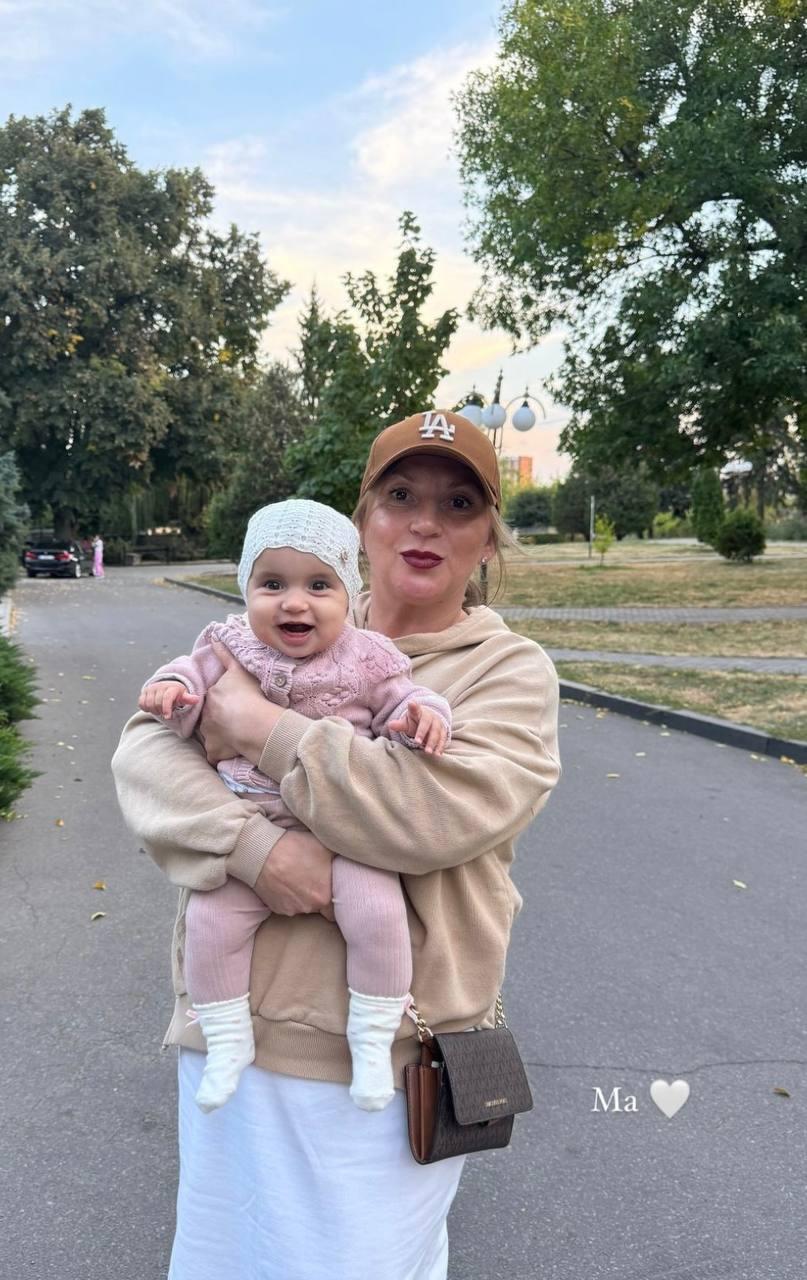 Inna Bilokon with her granddaughter / Instagram screenshot