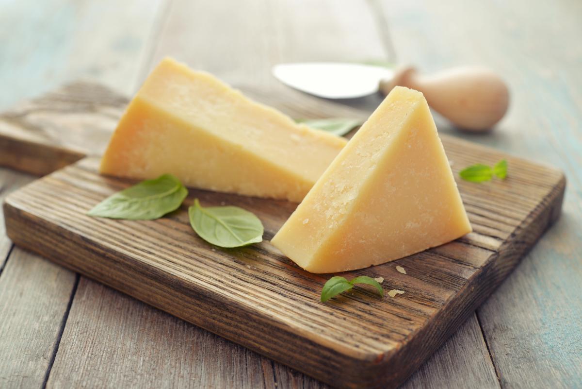 Как хранить сыр в холодильнике, чтобы он не высыхал и не терял вкус: назван эффективный трюк Как хранить сыр в холодильнике, чтобы он не высыхал и не терял вкус: назван эффективный трюк