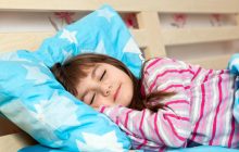 Как вернуть режим сна ребенку: эксперт дал полезные советы родителям школьников