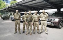 "Стальной фронт" Ахметова передал СБУ 10 пикапов для нужд фронта