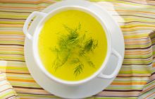 Как сделать куриный бульон еще вкуснее: три ингредиента, которые добавляли наши бабушки