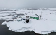 На 100 км вокруг: остров с украинскими полярниками "запакован" льдом (фото)