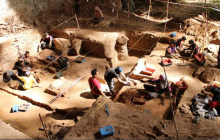 У малайзійських печерах виявили скелет, кристали та кам'яні знаряддя віком 16 000 років