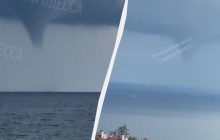 В Одессе над морем заметили смерч: синоптики предупредили об опасности (видео)