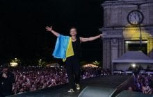 Святослав Вакарчук умилил фото из детства и показал маму: "Запах, который не спутаю"