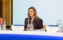 В костюме трендового цвета: Зеленская поразила модным образом на встрече с Дугласом