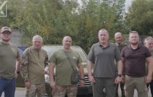 "Українська команда" передала позашляховик батальйону імені Тараса Бобанича на Лиманський напрямок