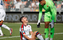 Український футболіст Малиновський отримав жахливу травму в матчі за "Дженоа" (фото)