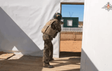 Минобороны РФ показало учения, на которых военные бегали с криками "бу-бу-бу", имитируя стрельбу