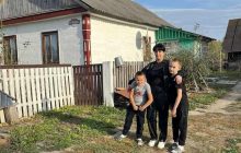 Многодетная волонтер из-под Бахмута получила дом от благотворителя