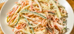 Вам понравится крабовый салат по-новому: популярный рецепт из Азии