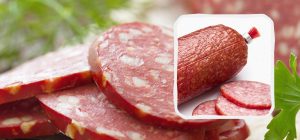 Зачем нужна металлическа клипса на колбасе: гениальный лайфхак, который знают единицы