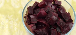 Свеклу нужно варить только так: не будет водянистой и сохранит яркий цвет