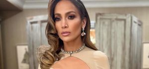 Дженнифер Лопес после развода начала злоупотреблять алкоголем: "Занимается самолечением"