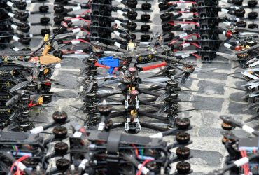 Украина до конца года получит десятки тысяч ударных систем с ИИ для дронов, - FT