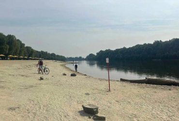 Пятно плывет в сторону Днепра: мэр Чернигова назвал виновных в загрязнении Десны