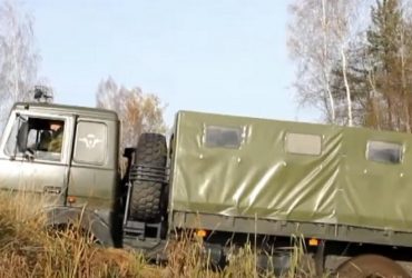 Російські війська пересіли на вантажівки білоруського виробництва (фото)