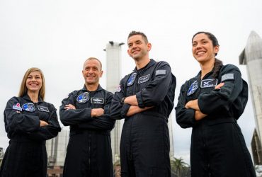 SpaceX успешно запустила историческую миссию Polaris Dawn во главе с миллиардером Айзекманом