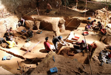 В малазийских пещерах обнаружили скелет, кристаллы и каменные орудия возрастом 16 000 лет