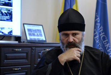 У центрі Києва побили митрополита Климента, який служить в ЗСУ