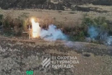 Смертоносный дрон-дракон выжигает посадки с россиянами: Третья штурмовая показала видео