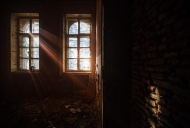 Мужчина нашел потайную комнату в собственном доме и был удивлен после увиденного