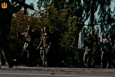 ЗСУ показали нові кадри здачі в полон росіян у Курській області (відео)