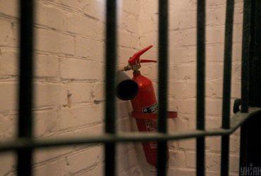 У Львові в укритті коледжу вибухнув вогнегасник: є постраждалі серед учнів (відео)